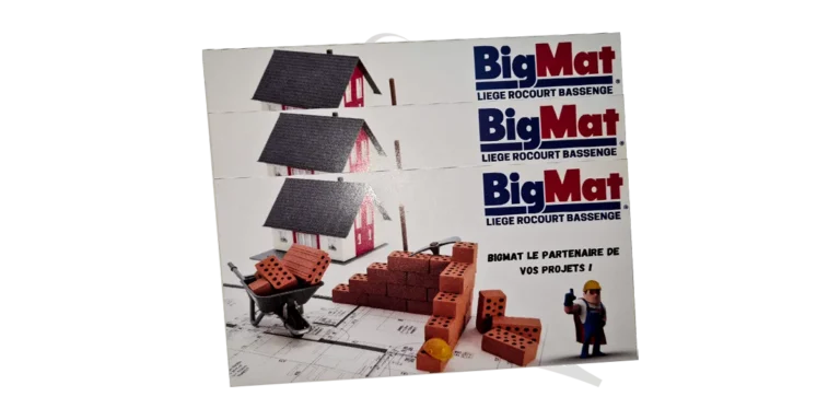 Pile de flyers publicitaires imprimés en quadrichromie par Kimva pour BigMat Liège