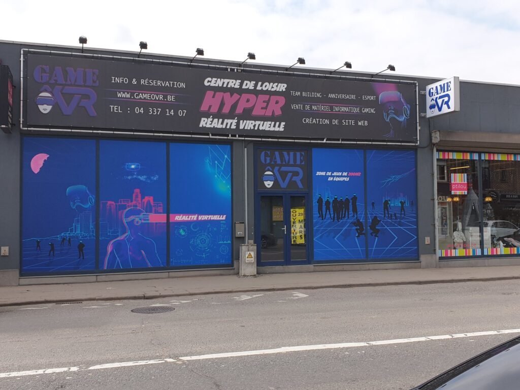 Façade habillée d'un centre de réalité virtuelle